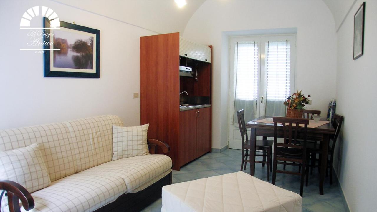 Al Poggio Antico Aparthotel 2*